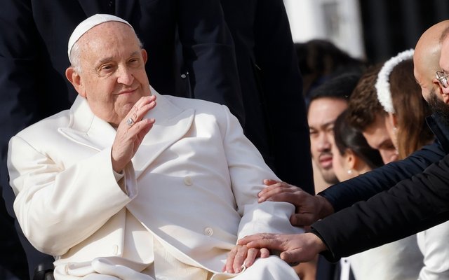 Bild 3: Papst Franziskus im Dezember 2024 bei einer Audienz im Petersdom. 